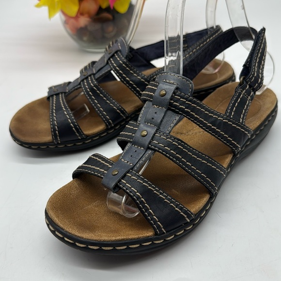 Clarks Shoes - Clarks Black Sandals with White Stitching Size 7 MCS7378P